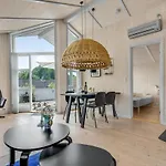 Prázdninový dům Three-bedroom In *