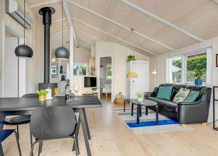 Three-bedroom In Дом отдыха Обенро