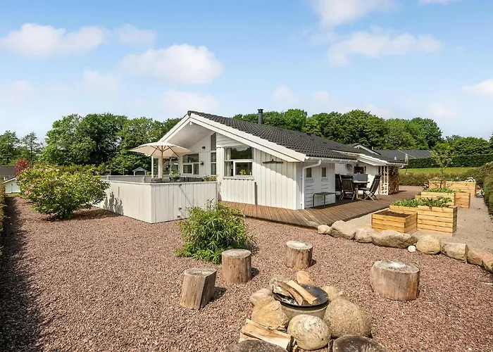 Дом отдыха Three-bedroom In Обенро